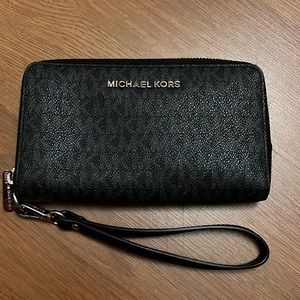 Michael Kors wristlet, black, excellent condition